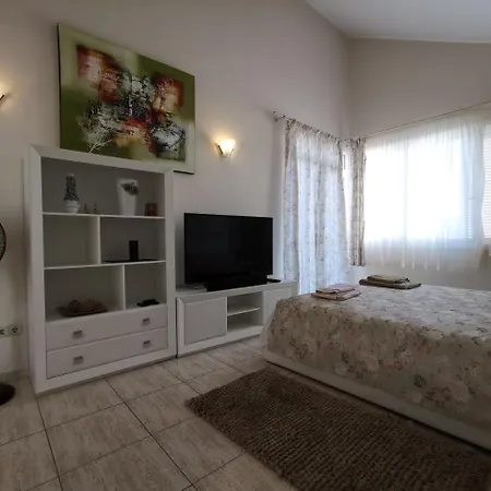 Alto Apartment *